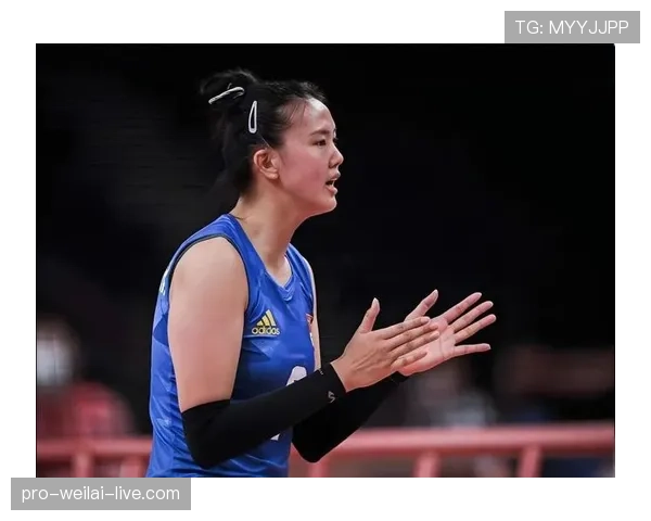 张常宁在家叠衣服都像在走秀