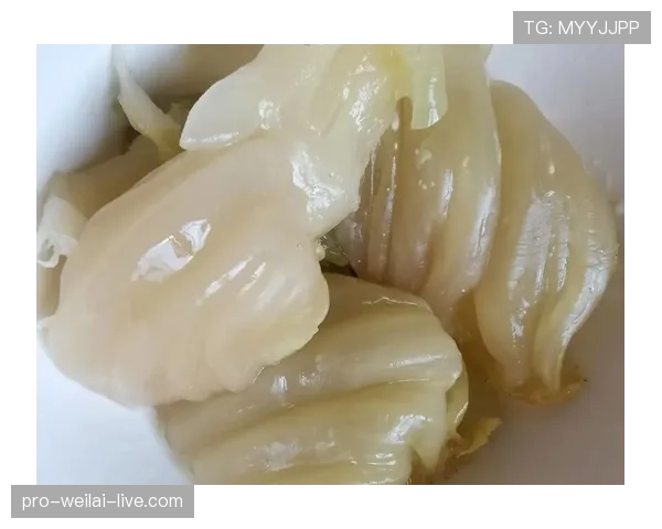 易建联家里冰箱贴都是NBA球队logo，但早餐只吃白粥配咸菜