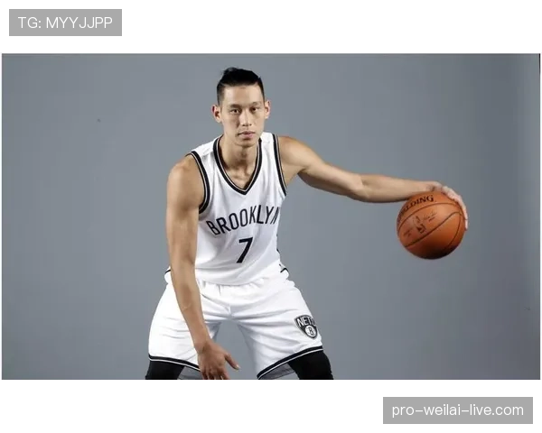 林书豪随手一刷卡比我一年房贷都多，旁边看账单的人表情太绝了