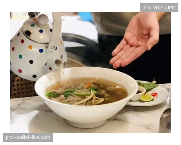 菲尔普斯刚发的家里早餐图…看那摆盘和餐具我瞬间觉得自己的厨房是临时摊位